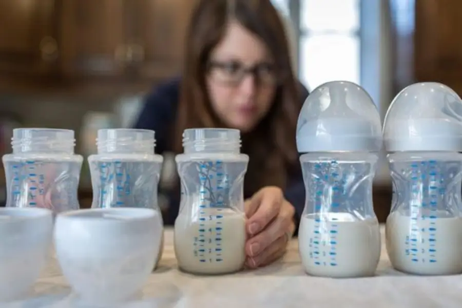 Learn how to prepare bottle-feeding comfortable for both you and your baby