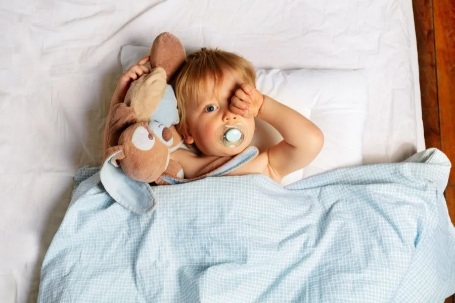 4 reasons to wake a sleeping child up instead of letting your baby sleep