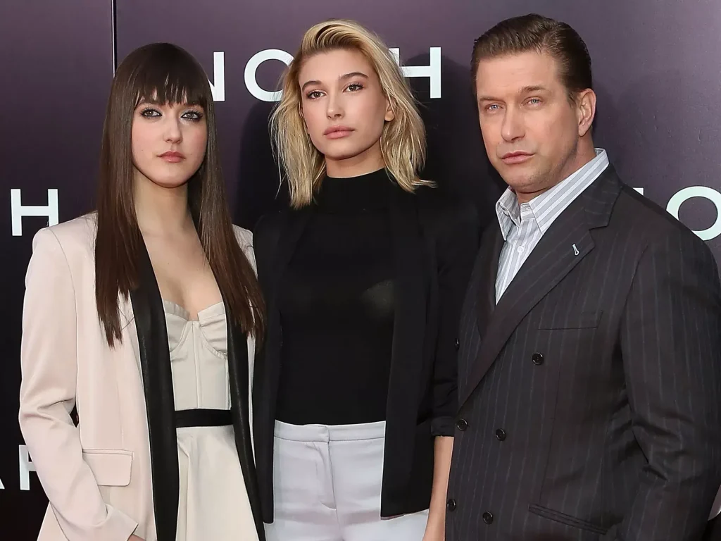 Hailey Bieber took photo with her sister Alaia and father Stephen Baldwin in 2014