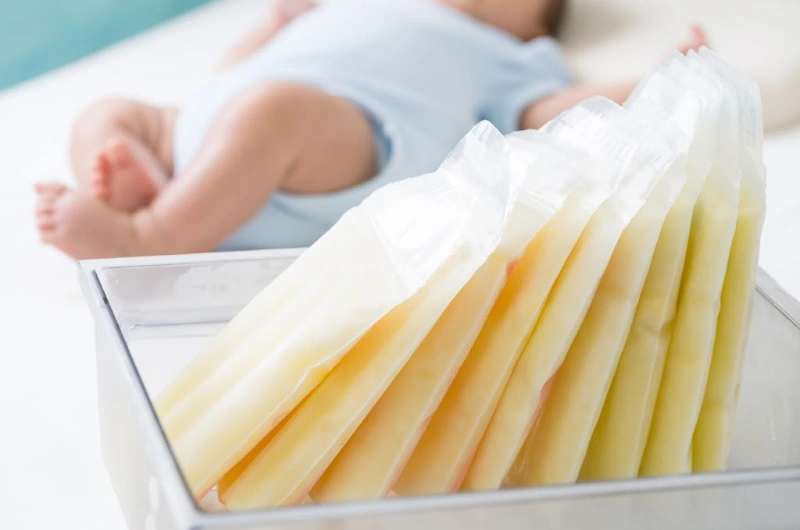 How to thaw breast milk quickly? - Use warm water