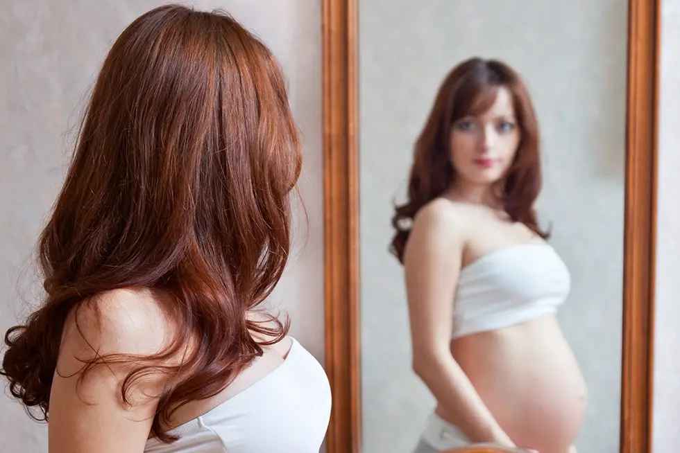 It is safe to color hair during pregnancy