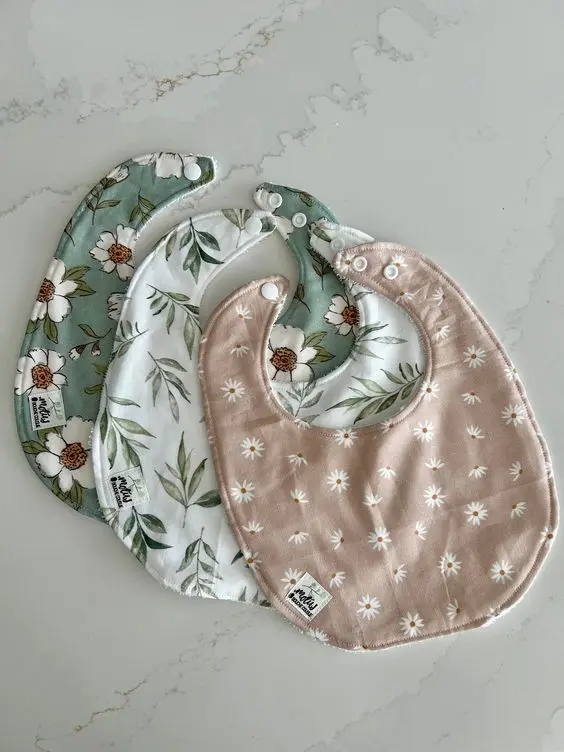 Types of baby bibs